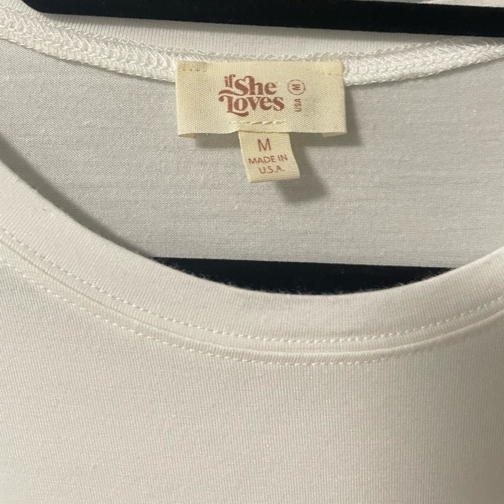 If She Loves ostrich trim short sleeves white shirt. Size Medium - Picture 4 of 6